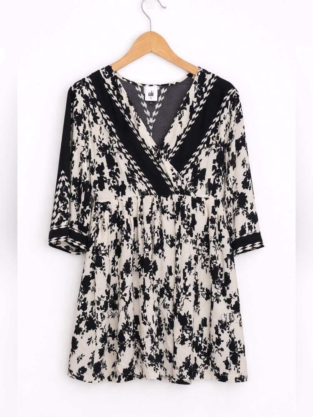 Cabi Black & White Floral V-Neck Dress Size Medium 3/4 sleeve - Picture 2 of 15